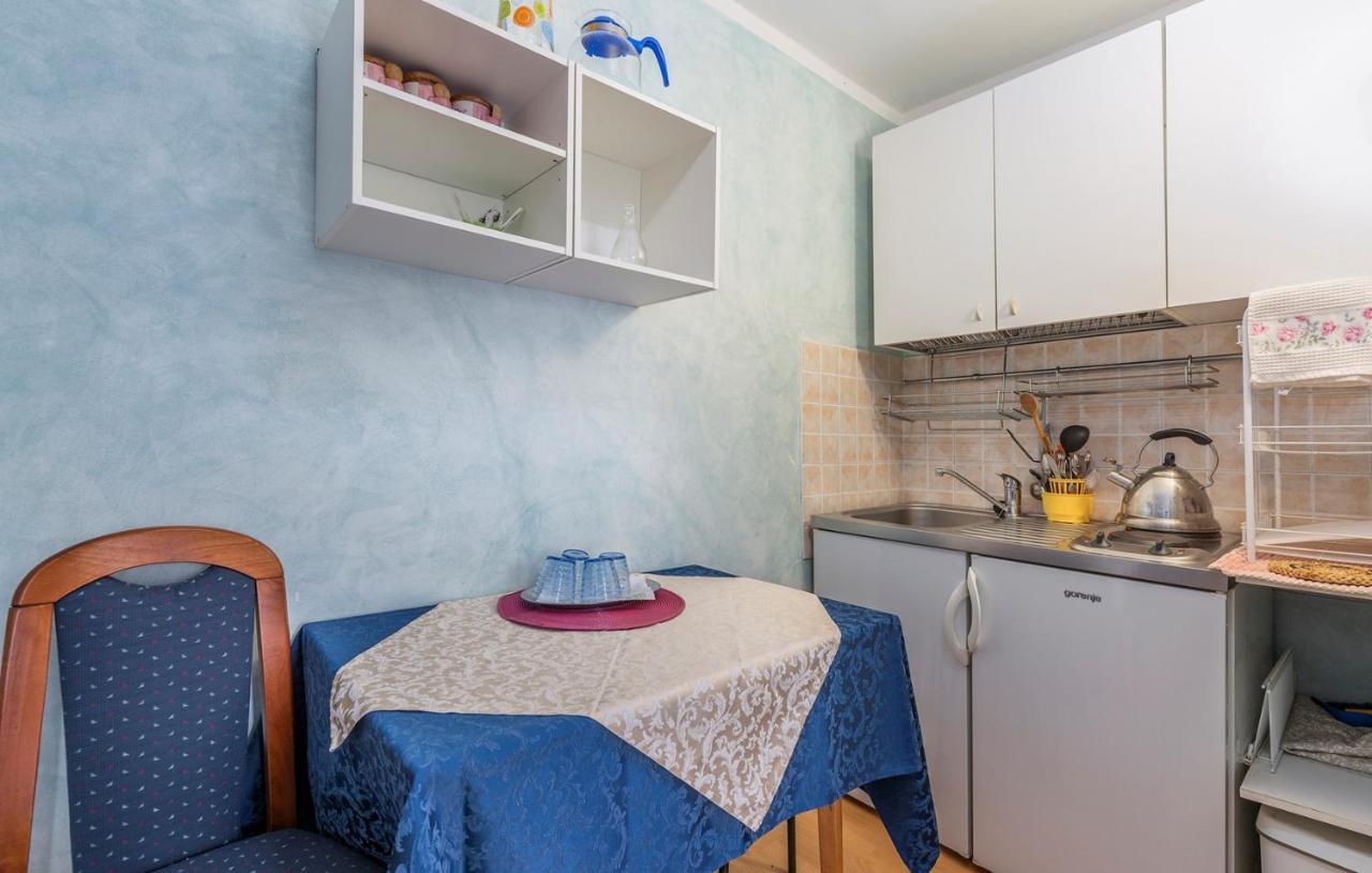 Apartments And Rooms Laura Pazin Exterior photo