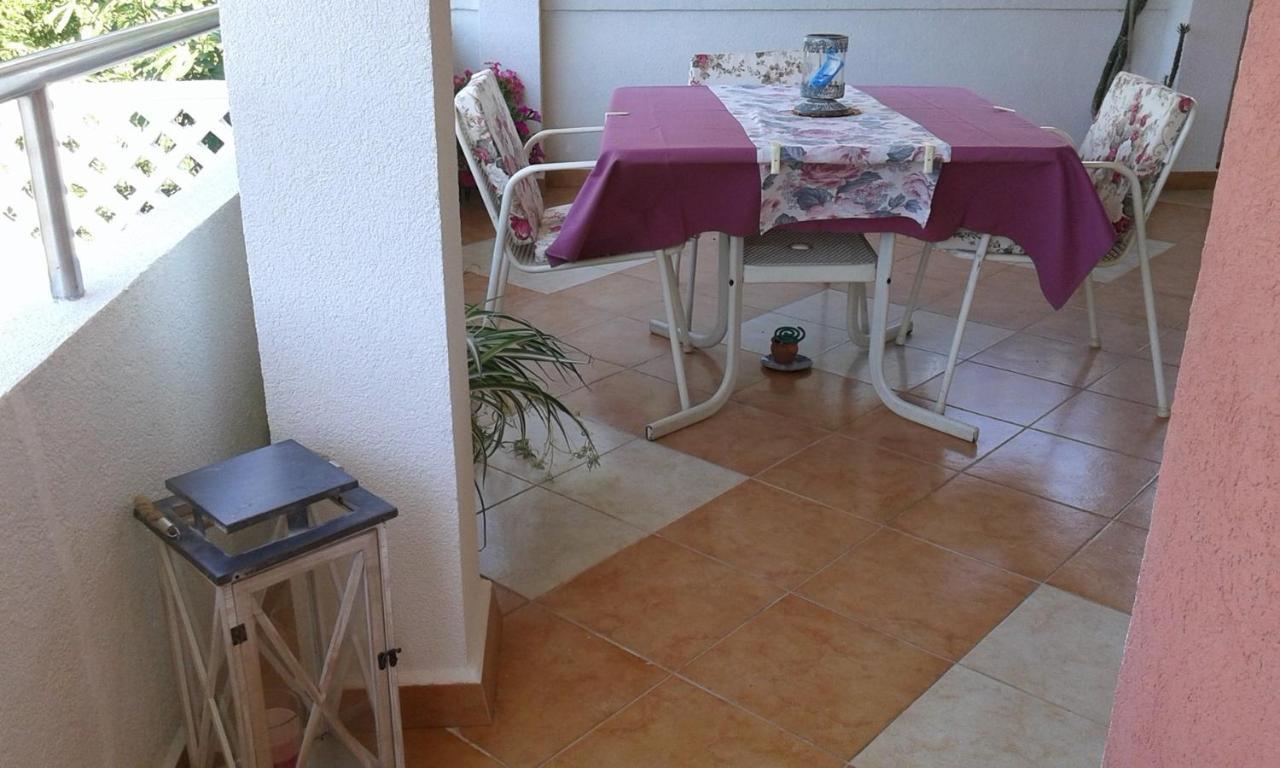 Apartments And Rooms Laura Pazin Exterior photo